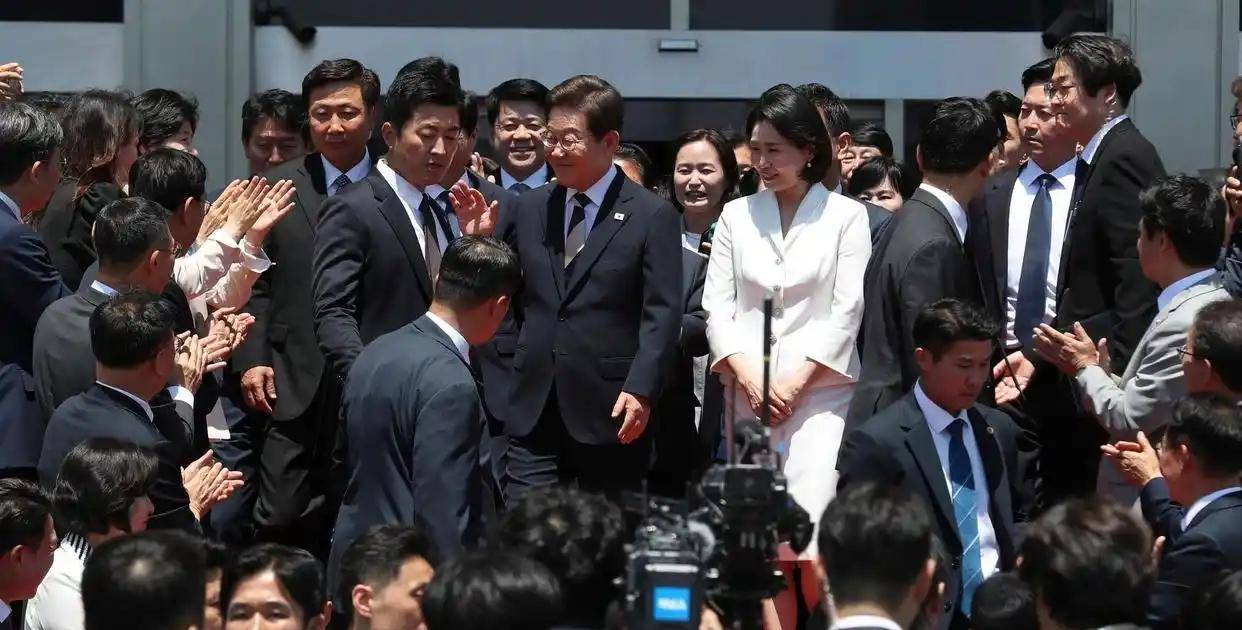 访华前突然向尹锡悦发出新的逮捕令k8凯发国际登录李在明出人意料在(图3)